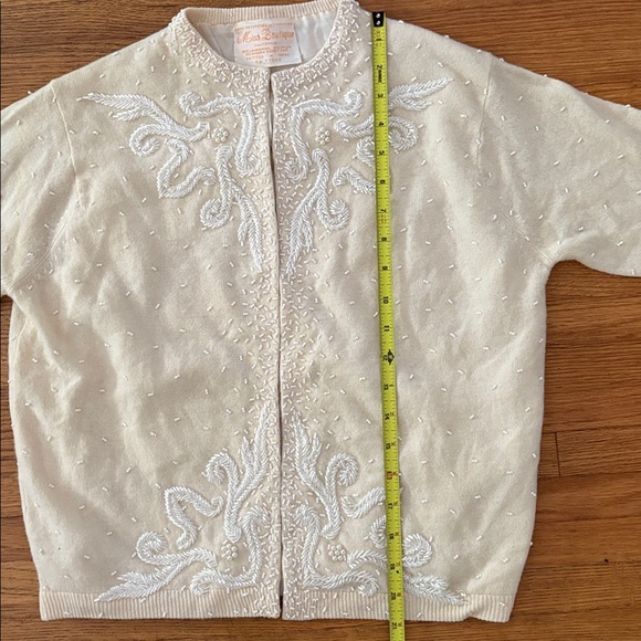 Vintage Women’s Beaded Cream Colored Sweater/Cardigan - Picture 4 of 8